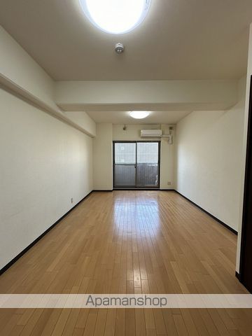 URBANEXUMEDAHIGASHIの内装写真