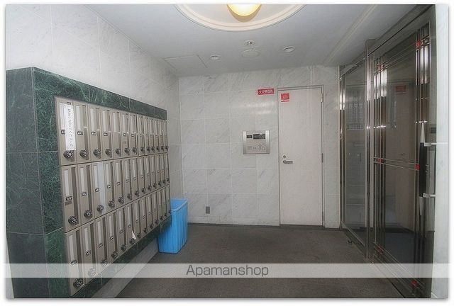 CQレジデンス大阪WESTの玄関写真