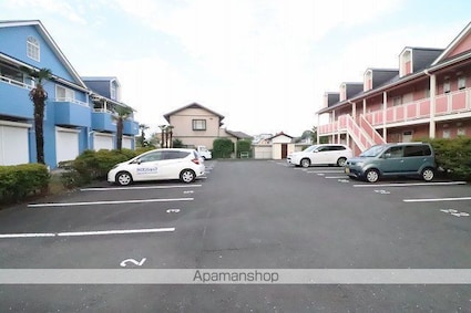 東京都福生市大字福生[2LDK/52.17m2]の駐車場1