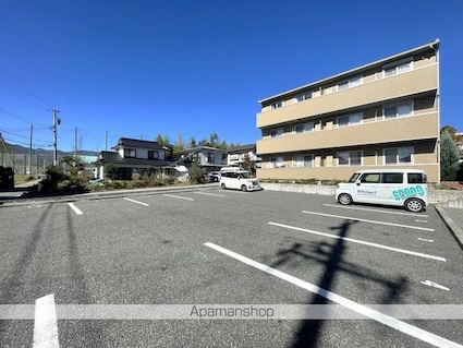 クレスト御殿山[2LDK/52.54m2]の駐車場