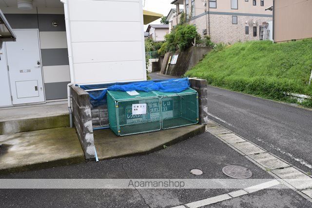 レオパレスコンフォールKの玄関写真