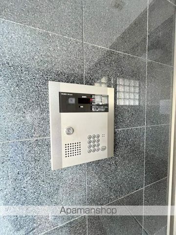J.FEEL西池の玄関写真
