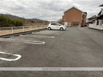 オーブ　アール・ケイ[2LDK/60.51m2]の駐車場1