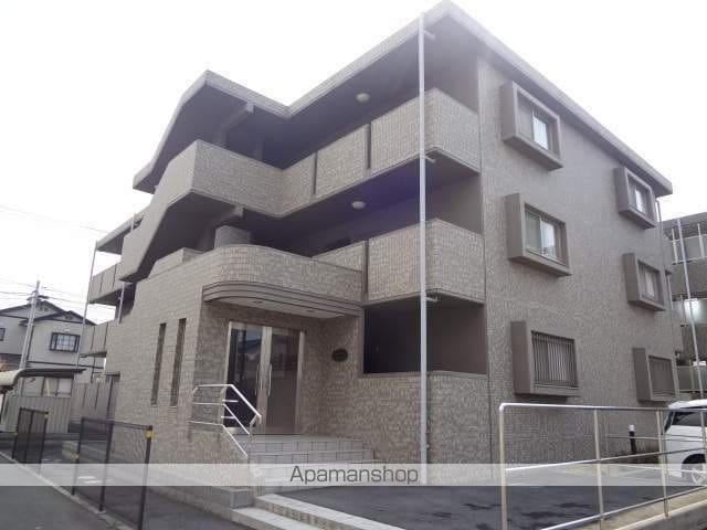 平塚市 3階建 築21年の玄関写真