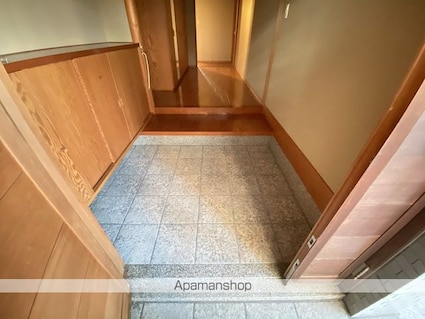 メゾン大岡[4LDK/124.36m2]の玄関