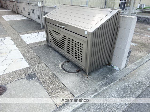ロイヤルコート上野芝の外観写真