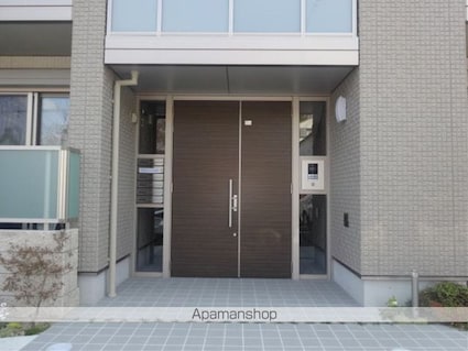 和歌山県和歌山市鷹匠町７丁目[1LDK/46.75m2]のエントランス