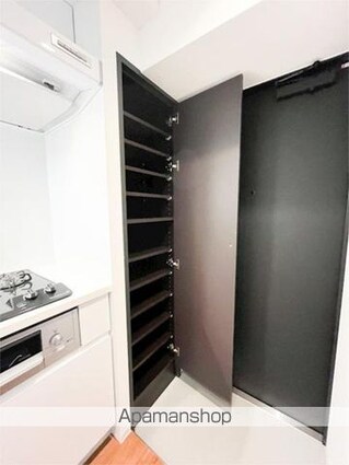 ＺＯＯＭ信濃町[2K/33.9m2]の玄関