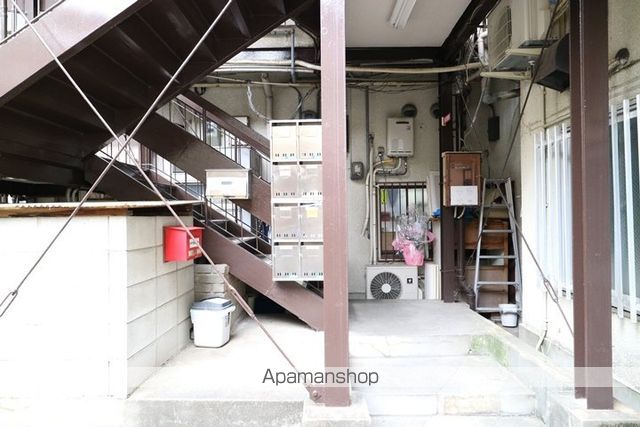 明香ビルの玄関写真