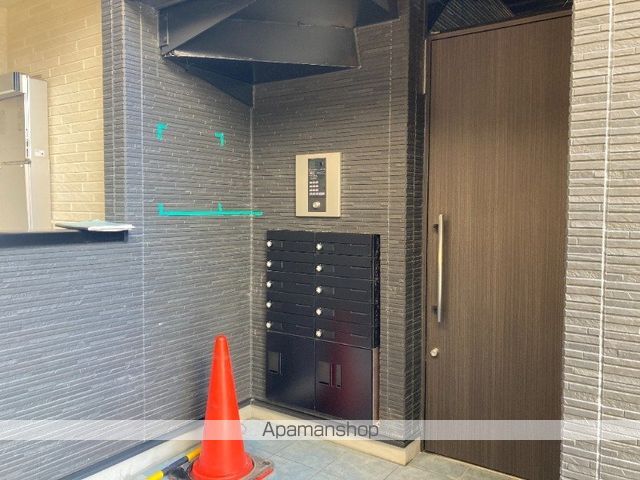 LUXE西川口の玄関写真