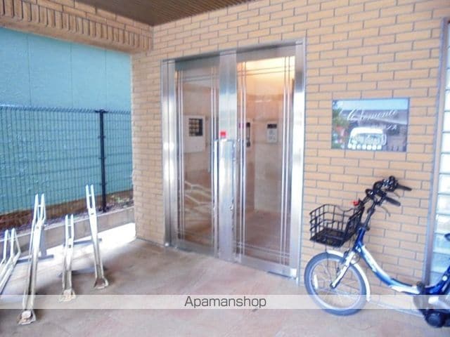 クレマンス甲東園の玄関写真