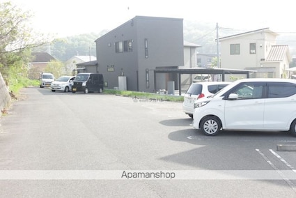 パレス本郷[1K/19.5m2]の駐車場1