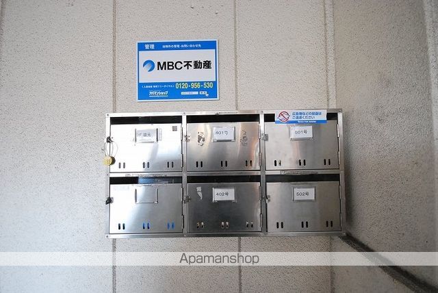 ちひろビルの玄関写真