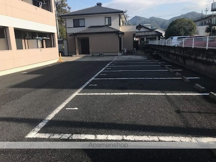 ハピネスヒル[1K/24.79m2]の駐車場