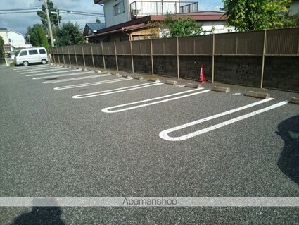 千葉県成田市西三里塚[3LDK/65.57m2]の駐車場2