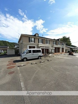 ブリーゼ[1R/32.9m2]の駐車場2