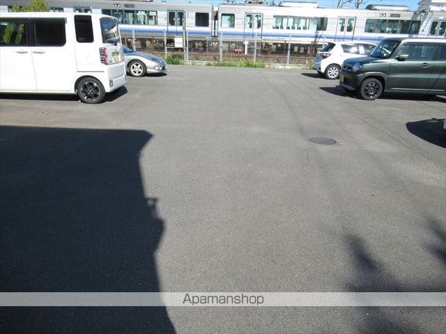 プレジール新在家[2LDK/41.6m2]の駐車場2