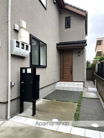 フォレスタ三鷹の玄関写真