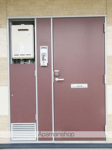 レオパレスタウンコート竜王の玄関写真