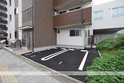 ＨＯＫＯ上杉六丁目[1LDK/46.02m2]の駐車場