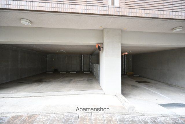 オードシュール[1DK/33m2]の駐車場