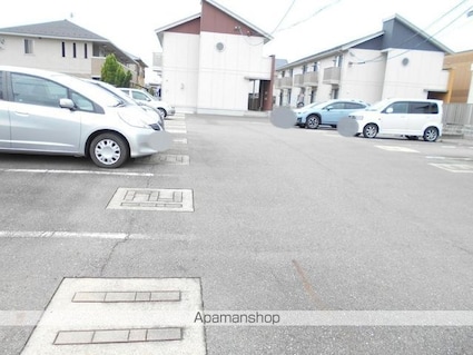 ピアチェーレＫ　Ｃ棟[1R/29m2]の駐車場3