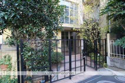 フラット御苑[1LDK/48m2]のエントランス