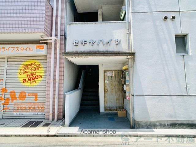 セキヤハイツの玄関写真