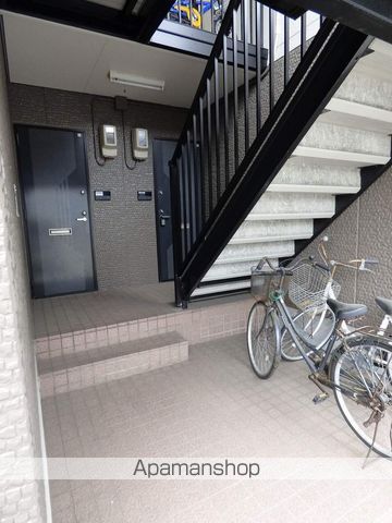 ユーティーライズB棟の玄関写真