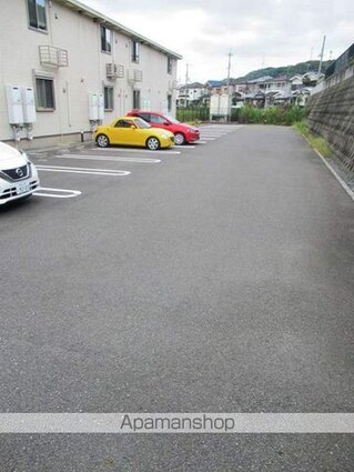 ケーズコート岩出[1LDK/50.63m2]の駐車場