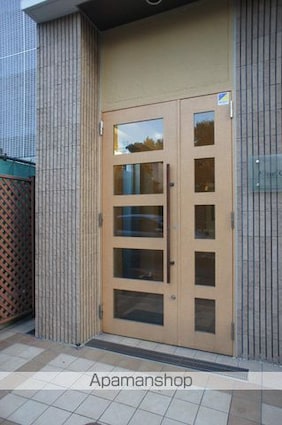 東京都世田谷区松原６丁目[1R/30.48m2]のエントランス2