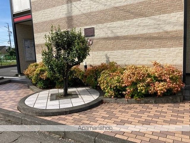 レオパレスフリージアの玄関写真