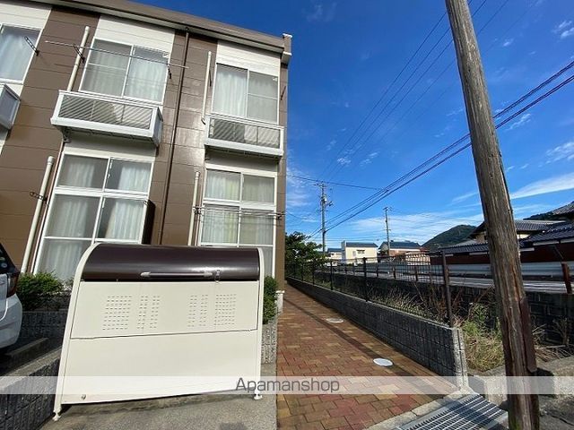 レオパレスアムール田野浦の外観写真