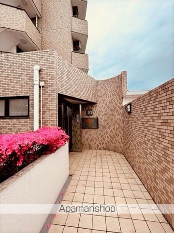 ライオンズマンション西が丘南の玄関写真