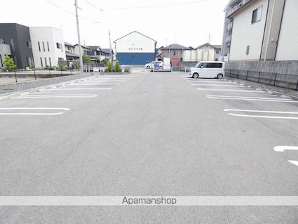 愛媛県今治市小泉３丁目[2LDK/58.7m2]の駐車場1
