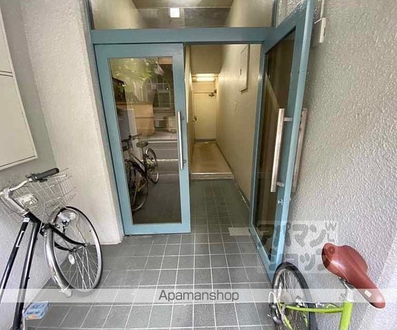 華園マンションの玄関写真