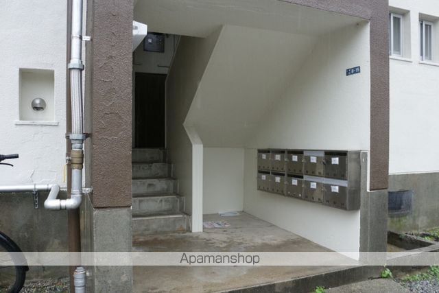 ヴィラナリー三原5号棟の玄関写真
