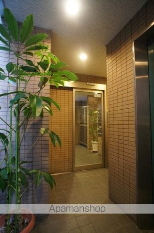 ドミール原宿の玄関写真