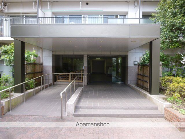 コープ府中武蔵野台3号棟の玄関写真