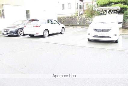 クイーンペガサスⅢ[2LDK/57.57m2]の駐車場3