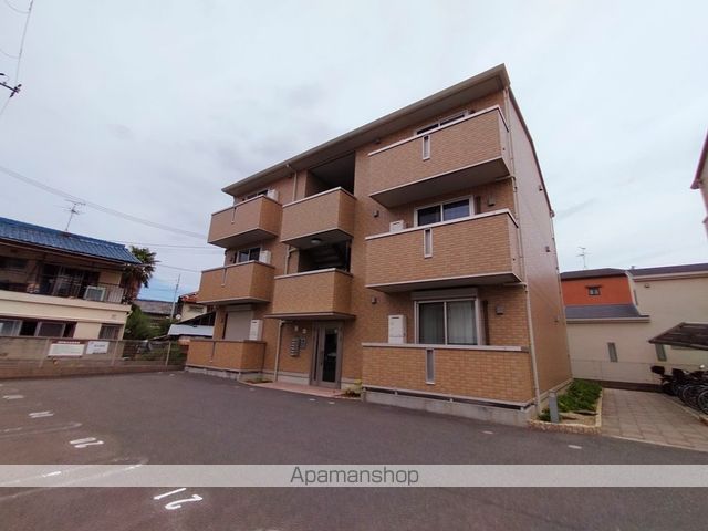 レフィナードカルチェ D棟の外観写真