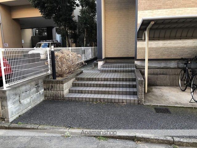 レオパレスミヤコの玄関写真