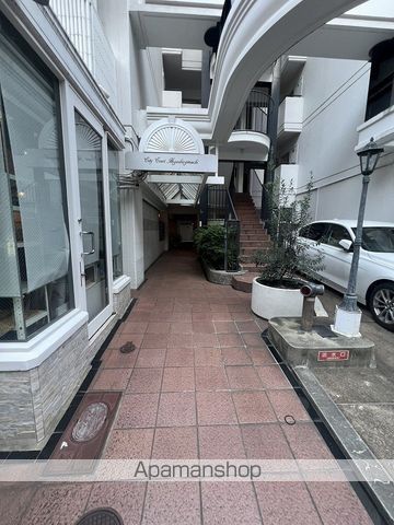 CITYCOURTHIGASHIOGIMACHIの玄関写真
