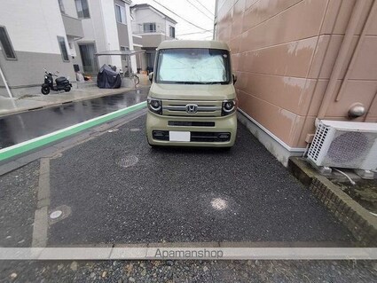 レオパレスエスペランサ中和泉[1K/19.87m2]の駐車場2