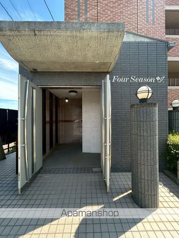 フォーシーズンIの玄関写真