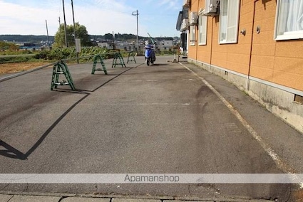 ステラⅠ[1K/22.35m2]の駐車場2