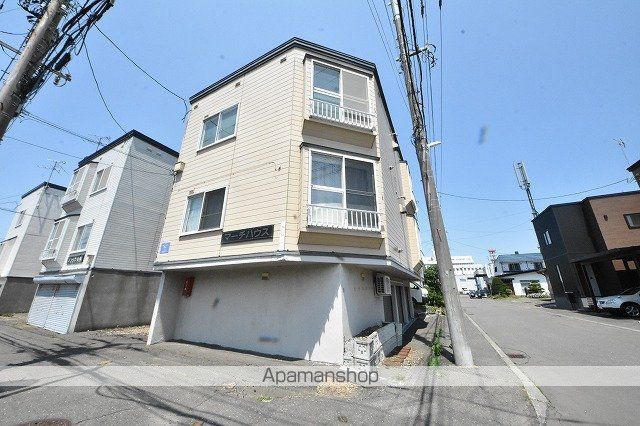 マーチハウスの外観写真