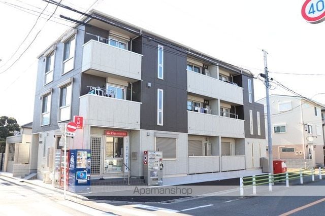 ドルフクレセント八番館の外観写真