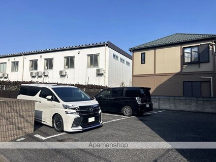 レオパレスラーク[1K/19.87m2]の駐車場2