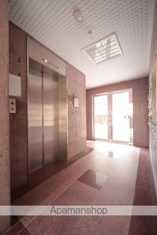 ロイヤルガーデンの玄関写真